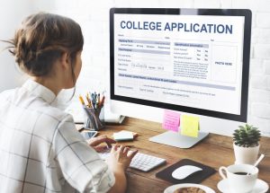 COLLEGE APPLICATION ES