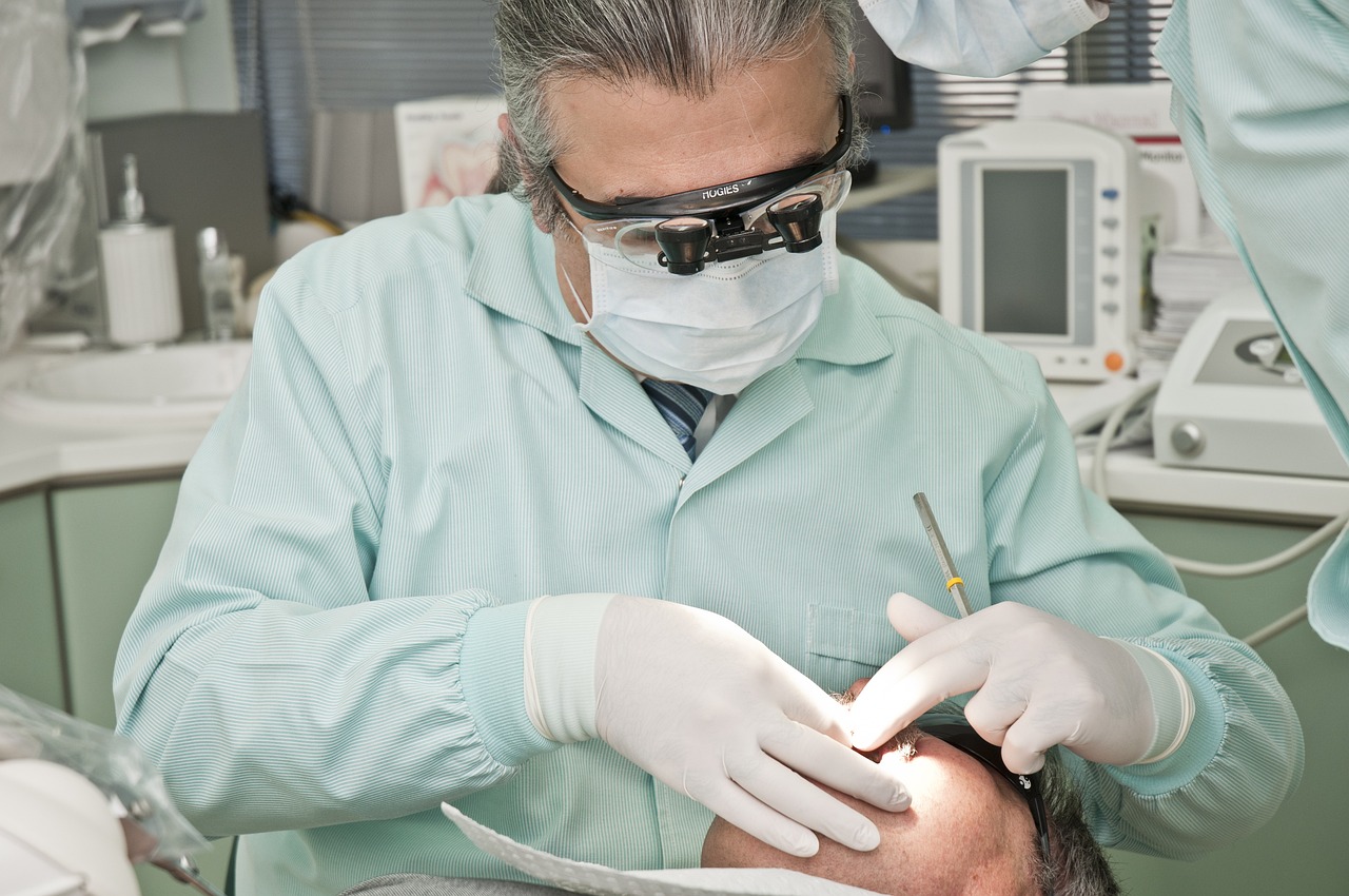 dentist-g3d16bb5d3_1280