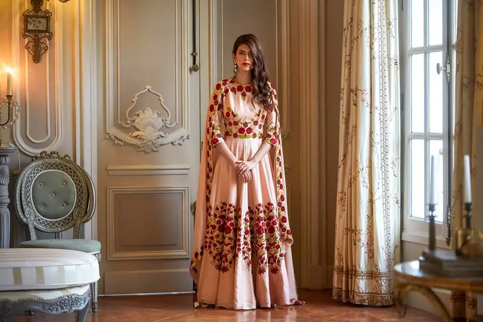 1469-anarkali-designs-manish-malhotra-floweral-embroidery