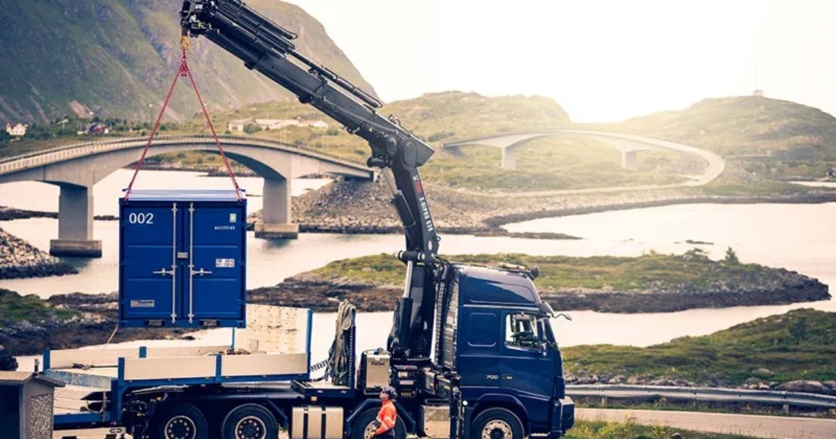 who_uses_truck_mounted_cranes_on_job_sites
