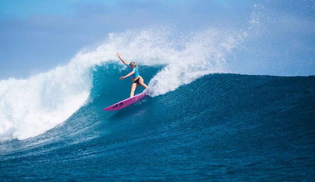 Fiji-Surfing