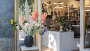 Protecting Your Outdoor Furniture with Phantom Screens’ Café Blinds 