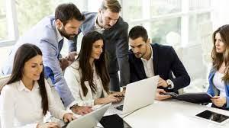 How eLearning Development Enhances Employee Performance and Training ROI 