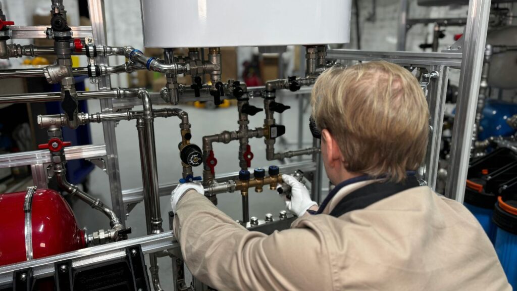 What Warning Signs Indicate an Urgent Plumbing Problem