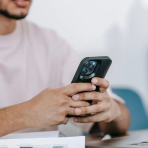 How to Use Telegram and WhatsApp for Easier Everyday Communication